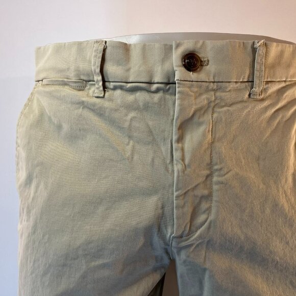 GAP Men's Cotton Sand Khaki Flat Front Shorts - Size 33 - Picture 2 of 4